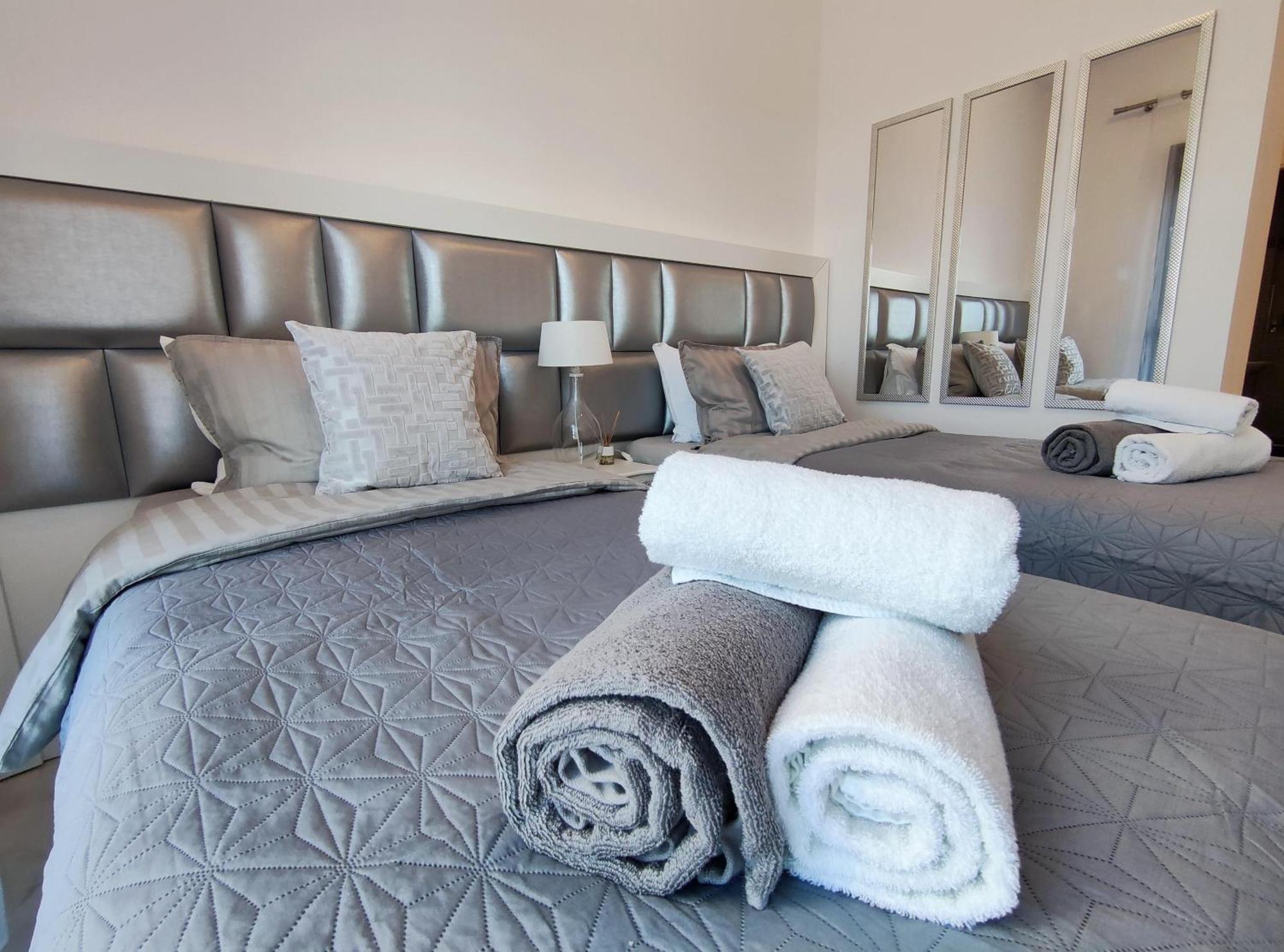 Luxury Duplex Infinity Pool Ehhouse Apartamento Estepona Exterior foto